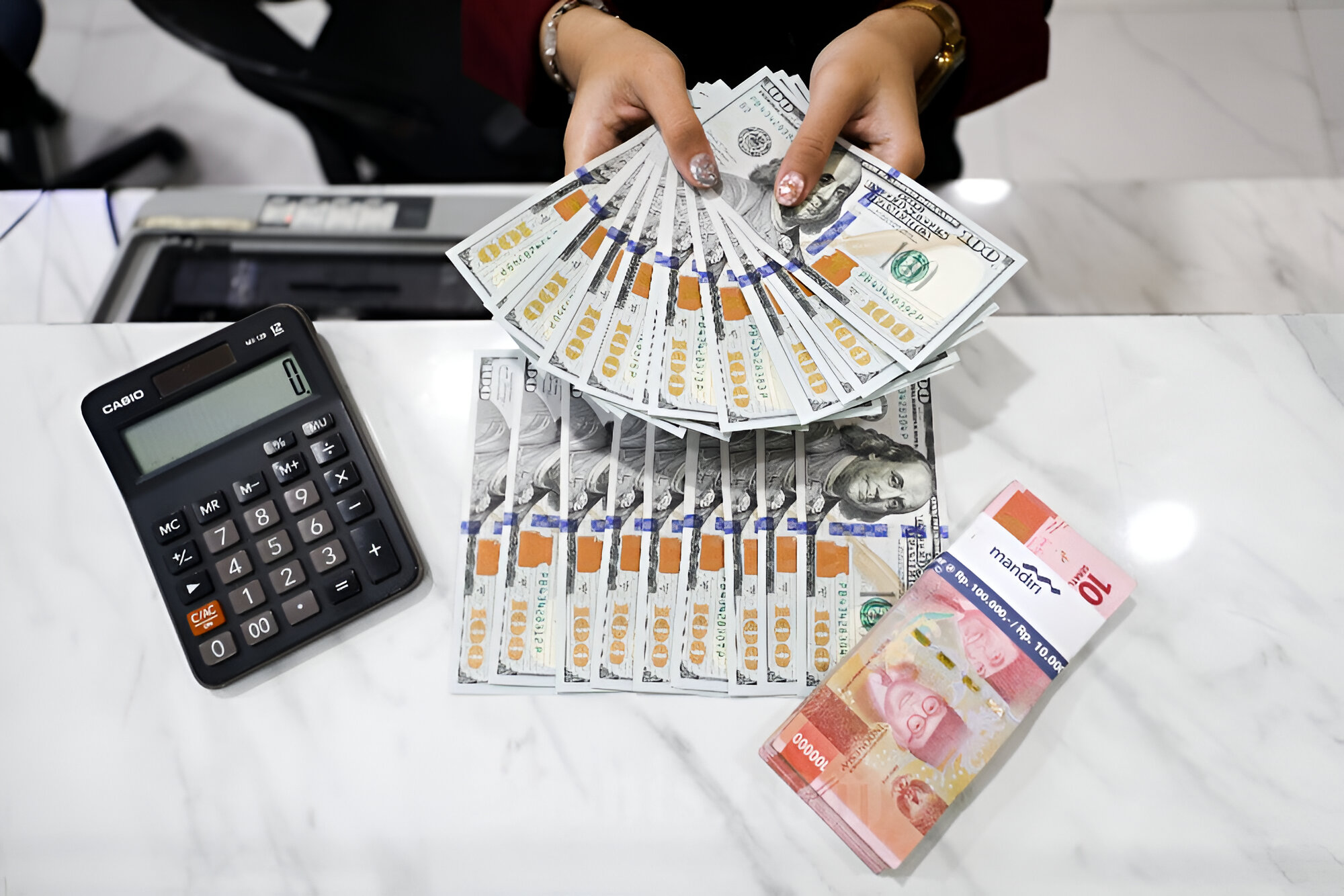 Nilai Tukar Rupiah Menguat Terhadap Dolar AS Menjelang Pengumuman Neraca Dagang Indonesia