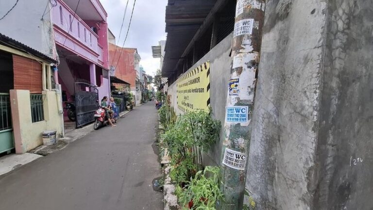 Tradisi Ronda Malam: Pukulan Tiang Listrik Jadi Penanda Keamanan di Cengkareng Tradisi Ronda Malam: Pukulan Tiang Listrik Jadi Penanda Keamanan di Cengkareng