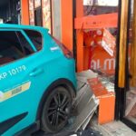 Taksi Listrik Tanpa Sopir Tabrak Restoran di Tangerang, Kerusakan Ditaksir Rp 4 Juta