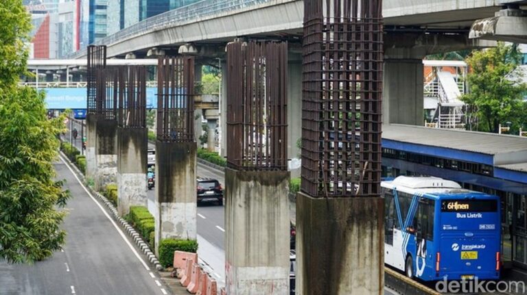 98 Tiang Monorel Mangkrak di Rasuna Said Dibongkar Mulai Rabu Pekan Depan