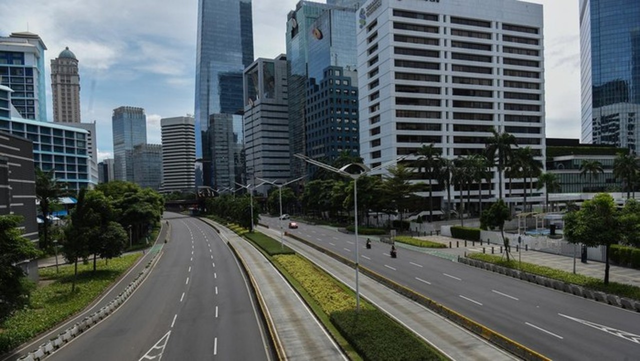 Pramono Anung Tegaskan Larangan Keras Penggunaan Trotoar Sudirman untuk Lapak UMKM