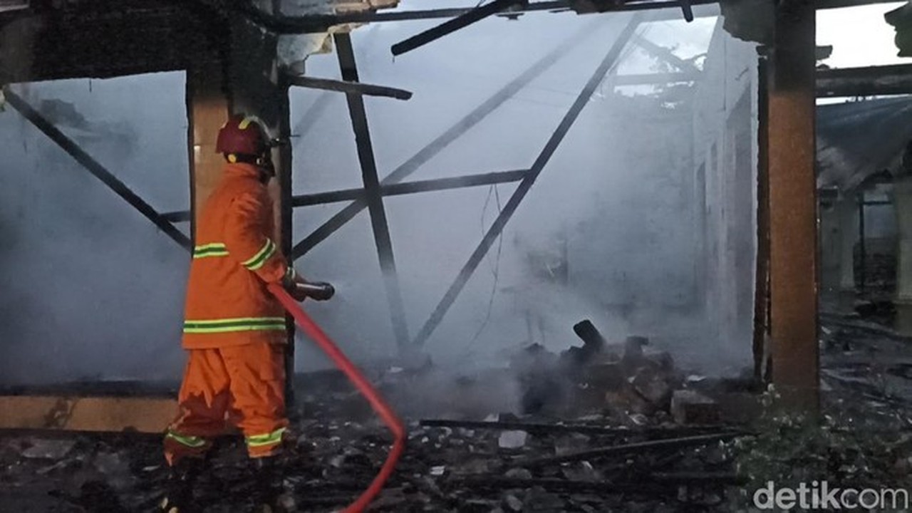 Pria di Tulungagung Bakar Rumah Kekasih Akibat Masalah Asmara, Menyerah Karena Kunci Mobil Hilang