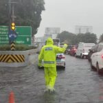 Genangan Air 60 Cm Lumpuhkan Sejumlah Titik Tol Sedyatmo Akibat Hujan Deras