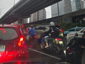 Hujan Guyur Jakarta, Pramono Anung Imbau Warga Beralih ke Transportasi Umum untuk Atasi Macet