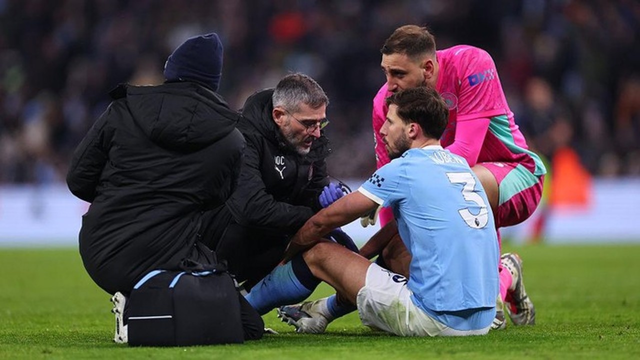 Pep Guardiola Ungkap Ruben Dias Absen 6 Pekan, Man City Krisis Bek Tengah Pep Guardiola Ungkap Ruben Dias Absen 6 Pekan, Man City Krisis Bek Tengah