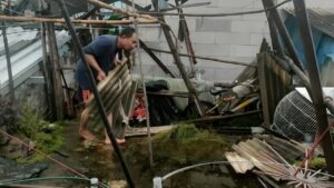 Atap Rumah Ambruk Diterjang Hujan Deras di Bogor, Bangunan Dinyatakan Tak Layak Huni