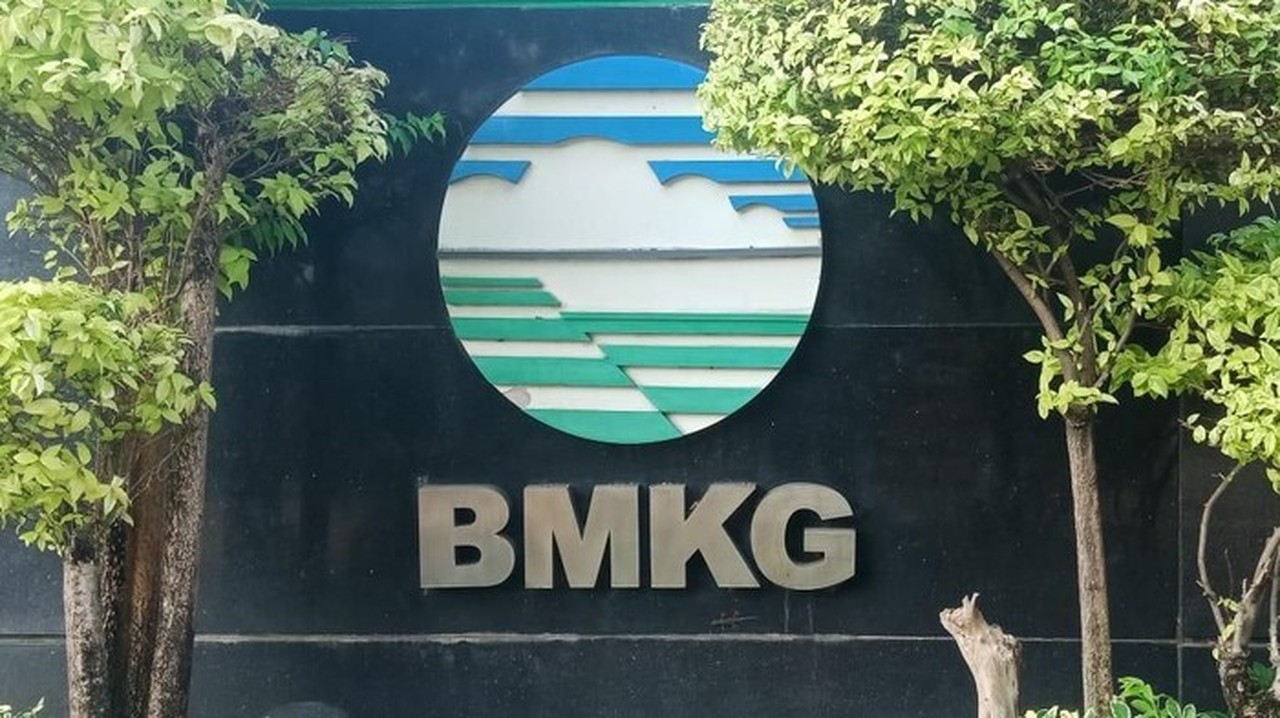 BMKG Ungkap Kombinasi Dinamika Atmosfer Pemicu Hujan Lebat Jabodetabek dan Sekitarnya
