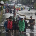 Banjir 60 Cm Landa Gunung Sahari, Akses ke Jakarta Utara Terputus Total