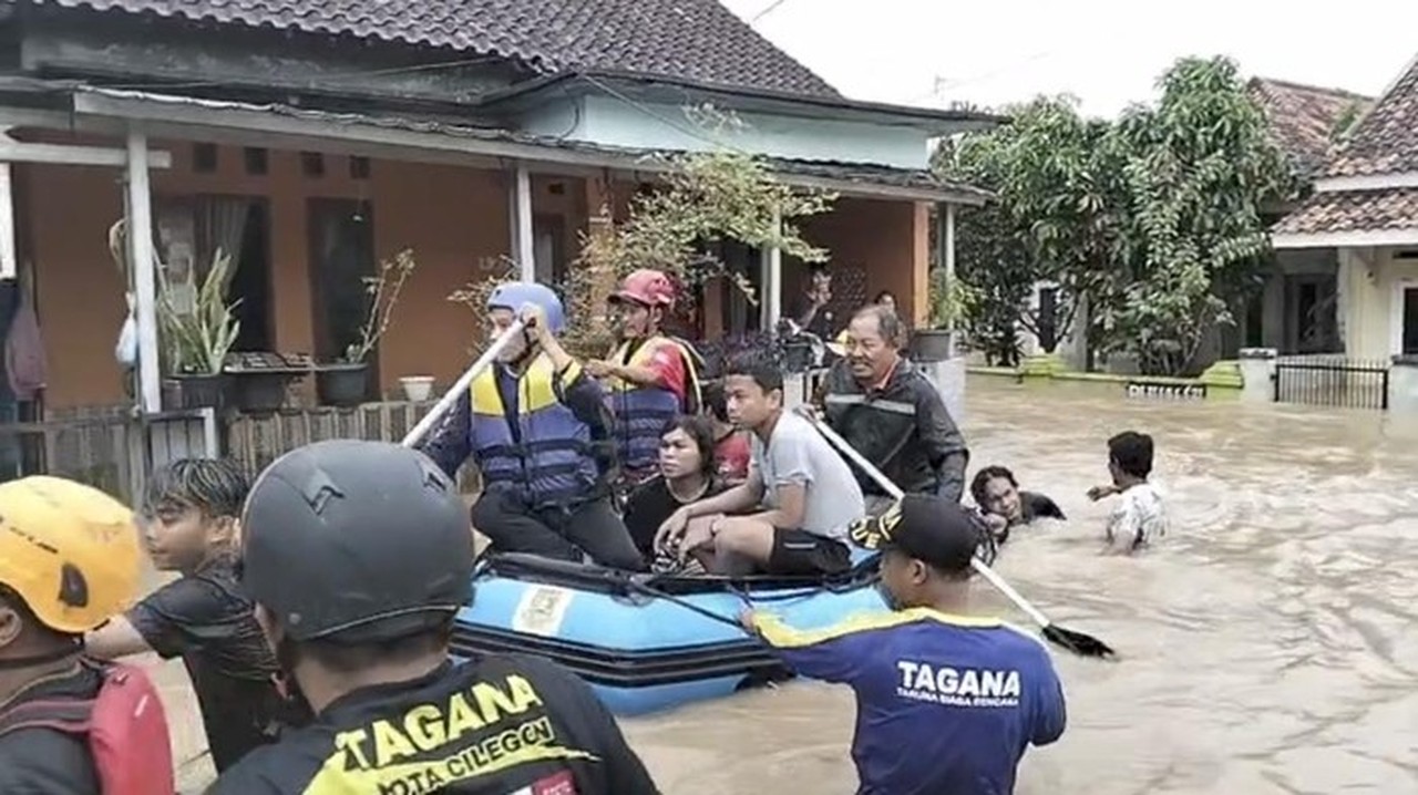 Tanggul Jebol dan Kali Meluap, Banjir Rendam Tiga Kecamatan di Cilegon
