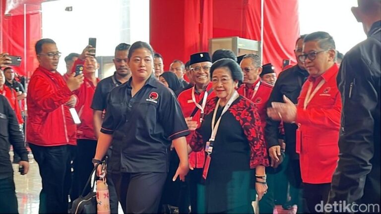 Megawati Hadiri Penutupan Rakernas PDIP di Ancol, Didampingi Cucu Puan Maharani