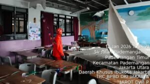 Plafon SDN 05 Pademangan Timur Ambruk Saat Siswa Santap Makan Bergizi Gratis