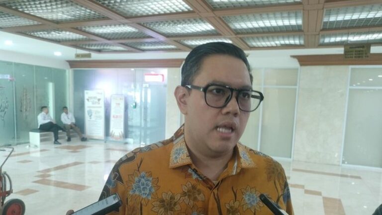 Komisi I DPR Mendesak Pemerintah Siapkan Evakuasi WNI di Tengah Kerusuhan Iran yang Meluas Komisi I DPR Mendesak Pemerintah Siapkan Evakuasi WNI di Tengah Kerusuhan Iran yang Meluas