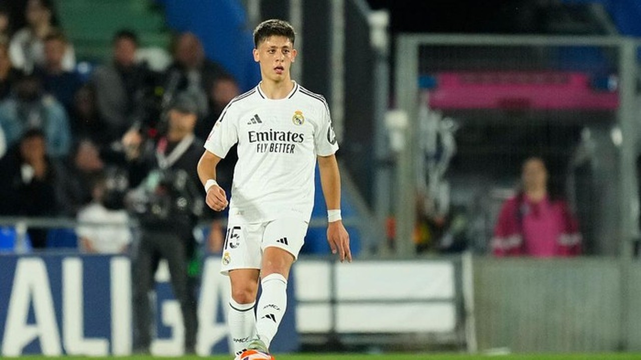 Arda Guler Terpeleset Saat Hendak Marah Usai Real Madrid Kalah dari Barcelona Arda Guler Terpeleset Saat Hendak Marah Usai Real Madrid Kalah dari Barcelona