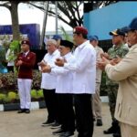 Prabowo Subianto Nyanyikan Lagu Ulang Tahun untuk Siswi di Banjarbaru