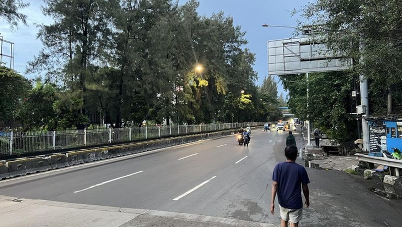 Banjir di Jalan Jembatan Tiga Jakarta Utara Surut, Lalu Lintas Kembali Normal