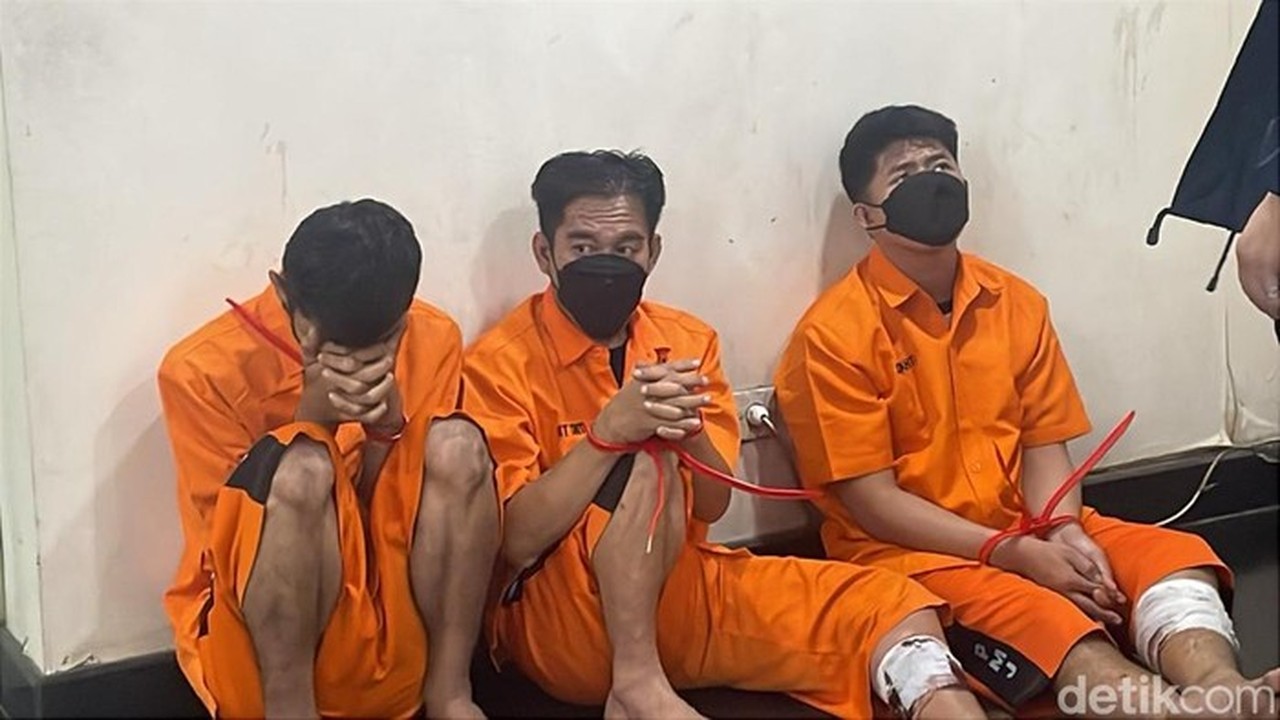 Dua Perampok Motor Bersenpi di Palmerah Ditembak Kakinya karena Melawan Petugas Dua Perampok Motor Bersenpi di Palmerah Ditembak Kakinya karena Melawan Petugas