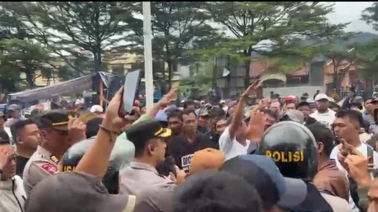 Kapolres Bogor Turun Tangan Langsung Redam Kericuhan Demo Tambang di Cigudeg