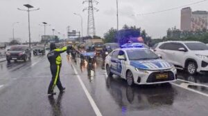 Banjir Jabodetabek: Motor Diizinkan Melintas di Tol Sunter dan Tarumajaya Selama 20 Menit