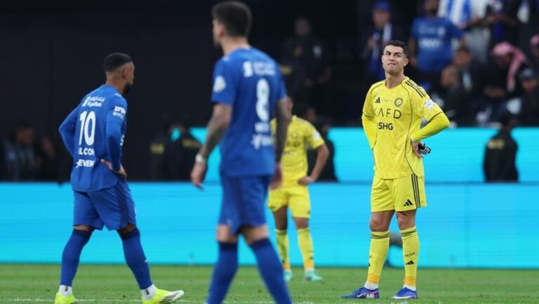 Al Hilal Bungkam Al Nassr 3-1, Ronaldo Cetak Gol tapi Diwarnai Kartu Merah Kiper Al Hilal Bungkam Al Nassr 3-1, Ronaldo Cetak Gol tapi Diwarnai Kartu Merah Kiper