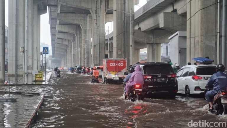Curah Hujan Ekstrem 192 Mm Picu Banjir di Jakarta Utara, Walkot Siagakan Pompa