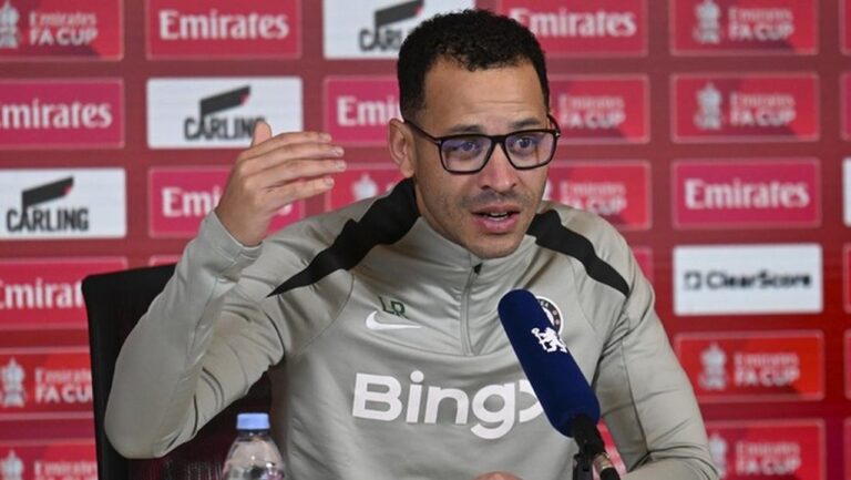 Liam Rosenior Anggap Laga Chelsea vs Arsenal di Semifinal Piala Liga Biasa Saja