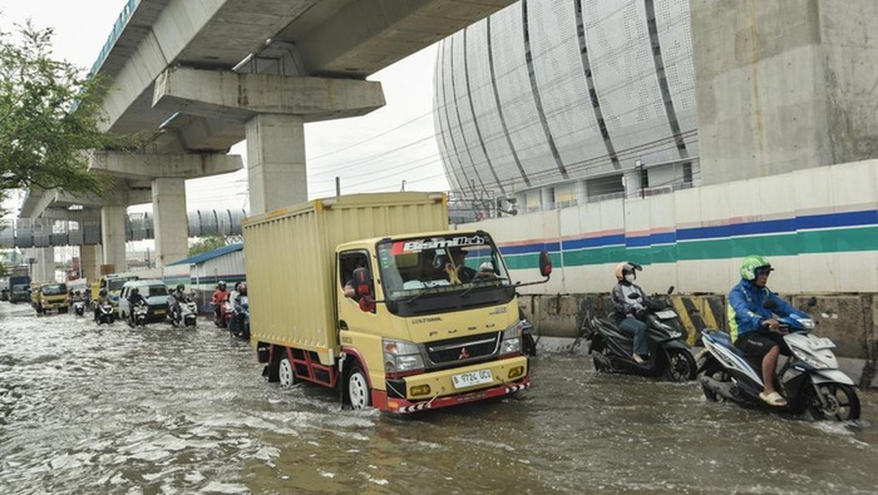 Waspada Rob! 12 Wilayah Pesisir Utara Jakarta Berpotensi Banjir 13-20 Januari 2026