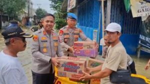 Kapolres Serang Salurkan Bantuan Logistik untuk Warga Terdampak Banjir di Kibin