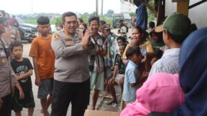 Banjir Kasemen Serang: Polresta Dirikan Posko Kesehatan dan Salurkan Bantuan Sembako