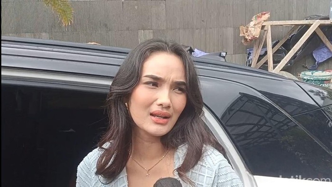Faby Marcelia Tak Ambil Pusing Pengakuan Nikah Siri dari Ichal Muhammad