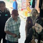 Tim Trauma Healing Polda Metro Jaya dan Mahasiswa UI Pulihkan Psikologis Korban Banjir Cilincing