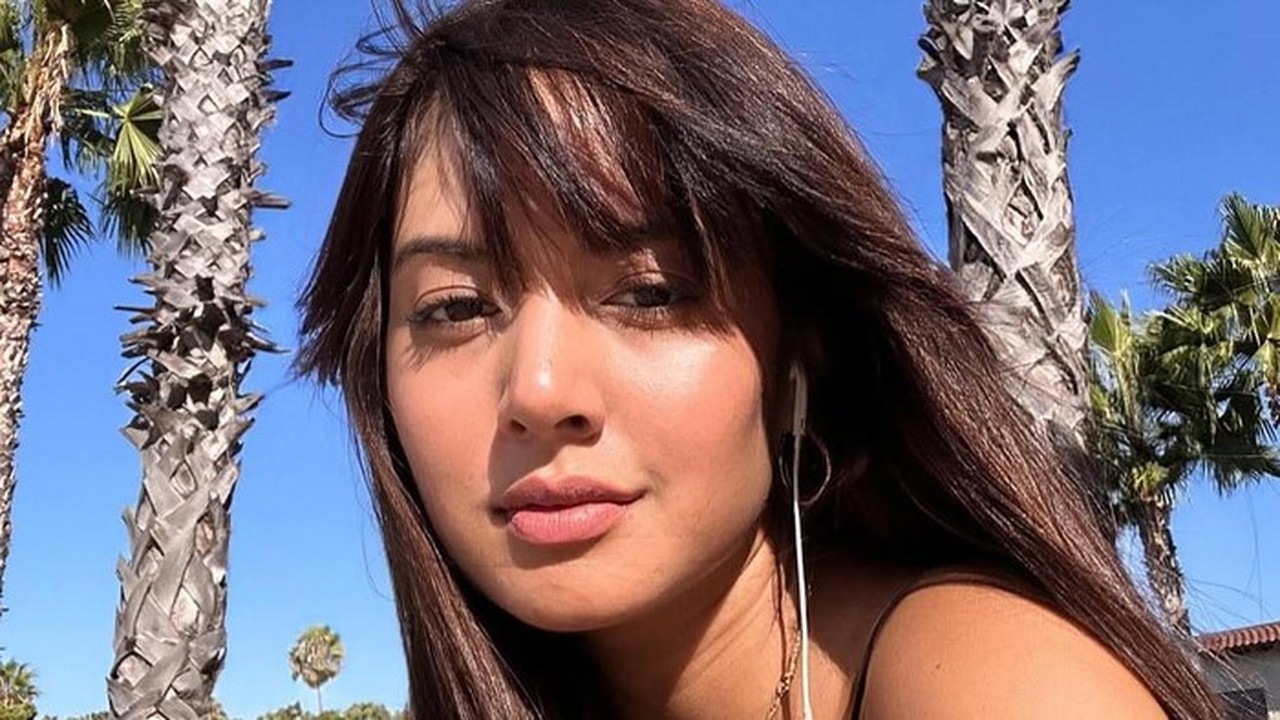 Aurelie Moeremans Ungkap Trauma Masa Lalu Lewat Buku ‘Broken Strings’