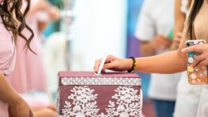 Emak-emak Bekasi Tertangkap Basah Curi Amplop Pernikahan Saat Menyamar Jadi Tamu Undangan