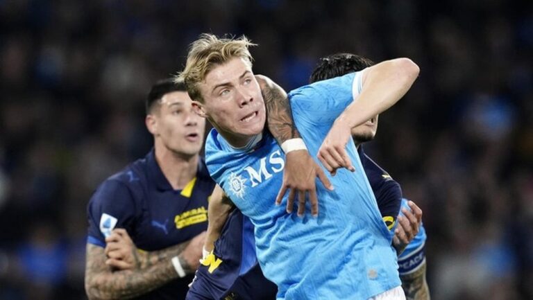 Napoli Ditahan Parma 0-0, Gagal Manfaatkan Status Tuan Rumah Serie A