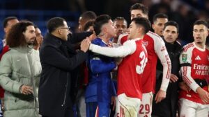 Drama Lapangan Hijau: Enzo Fernandez dan Martin Zubimendi Bersitegang Usai Chelsea Kalah dari Arsenal