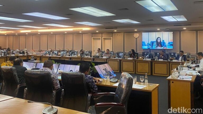 Komisi XIII DPR Agendakan Rapat Bahas ‘Child Grooming’ Pasca Viral Memoar Aurelie Moeremans Komisi XIII DPR Agendakan Rapat Bahas ‘Child Grooming’ Pasca Viral Memoar Aurelie Moeremans