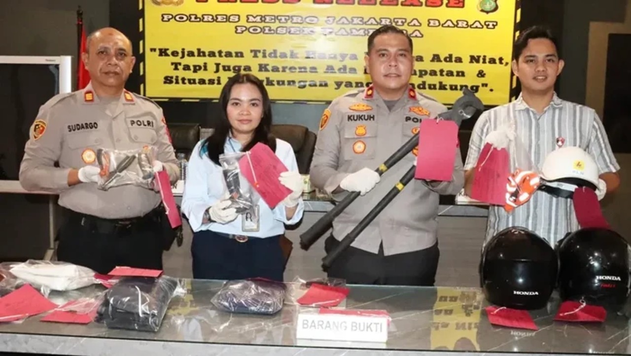 Trio Pencuri Kabel Listrik Bobol 8 Gardu di Jakut-Jakbar, Rugikan Negara Ratusan Juta Trio Pencuri Kabel Listrik Bobol 8 Gardu di Jakut-Jakbar, Rugikan Negara Ratusan Juta