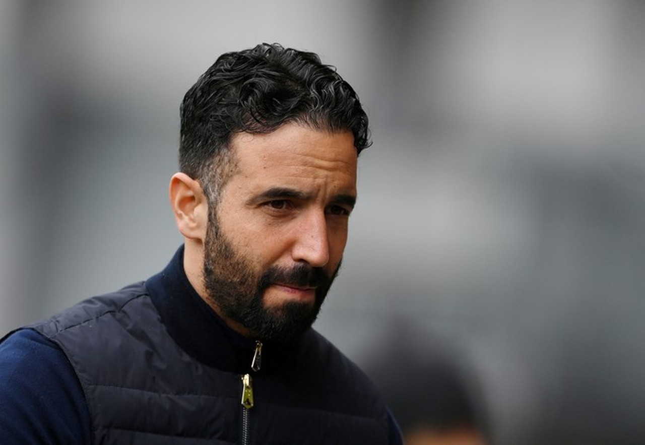 Ruben Amorim Bungkam Saat Tiba di Portugal Usai Dipecat Manchester United Ruben Amorim Bungkam Saat Tiba di Portugal Usai Dipecat Manchester United