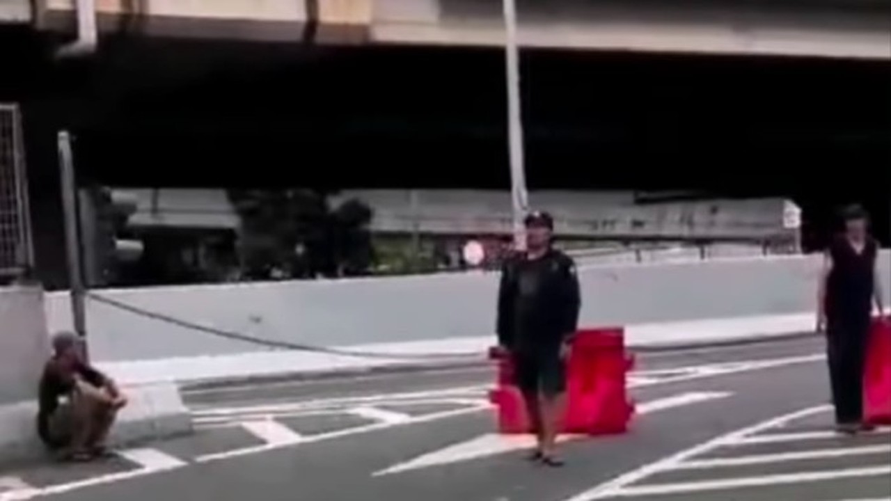 Rantai di Exit Tol Rawa Buaya Ternyata Dipasang Dishub, Bukan ‘Pak Ogah’