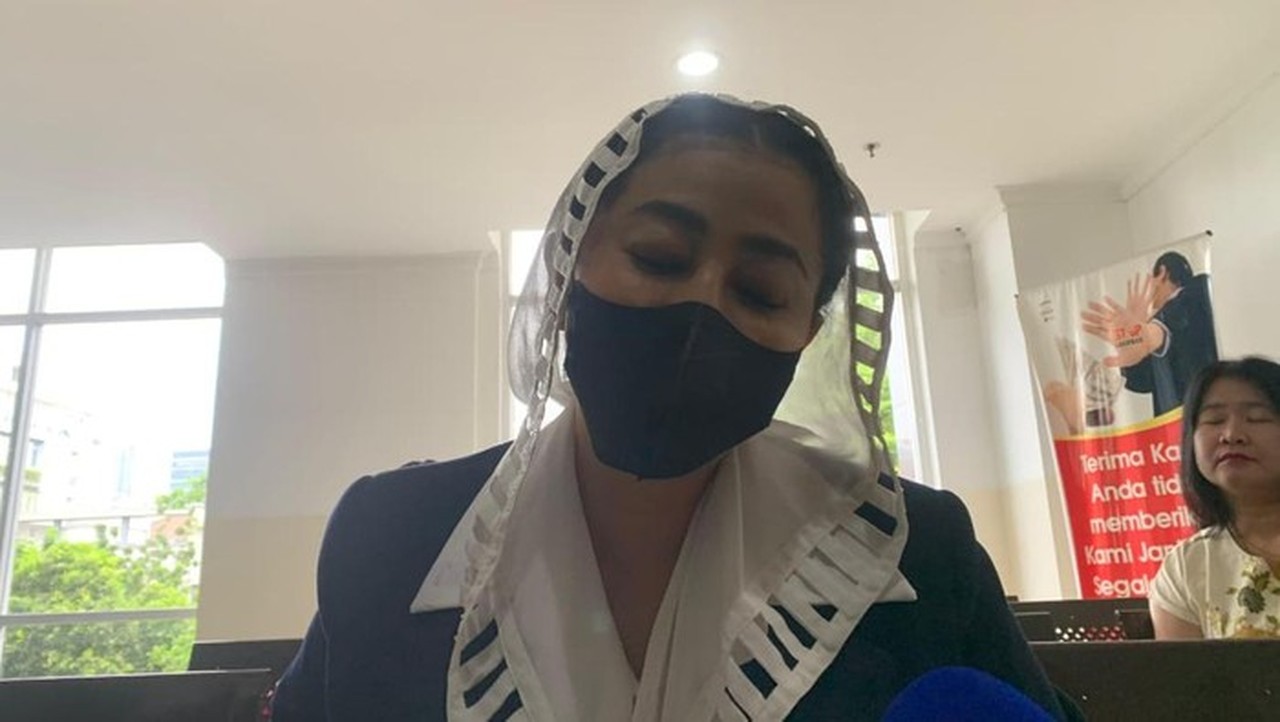 Hasnaeni ‘Wanita Emas’ Ajukan PK Kedua, Bawa Bukti Chat WhatsApp sebagai Novum Baru Hasnaeni ‘Wanita Emas’ Ajukan PK Kedua, Bawa Bukti Chat WhatsApp sebagai Novum Baru