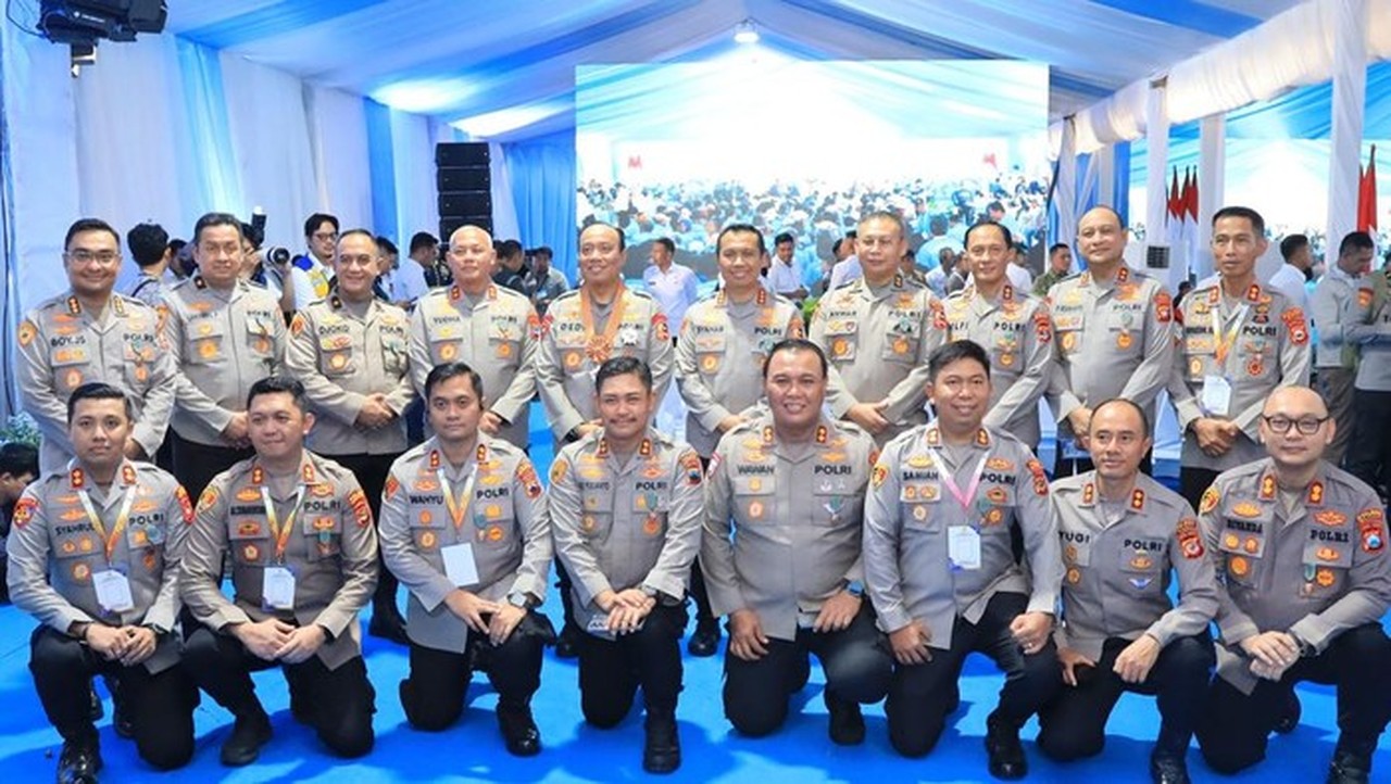 Prabowo Beri Penghargaan ke Wakapolri, Kabareskrim, dan Tokoh Lain atas Kontribusi Swasembada Pangan 2025