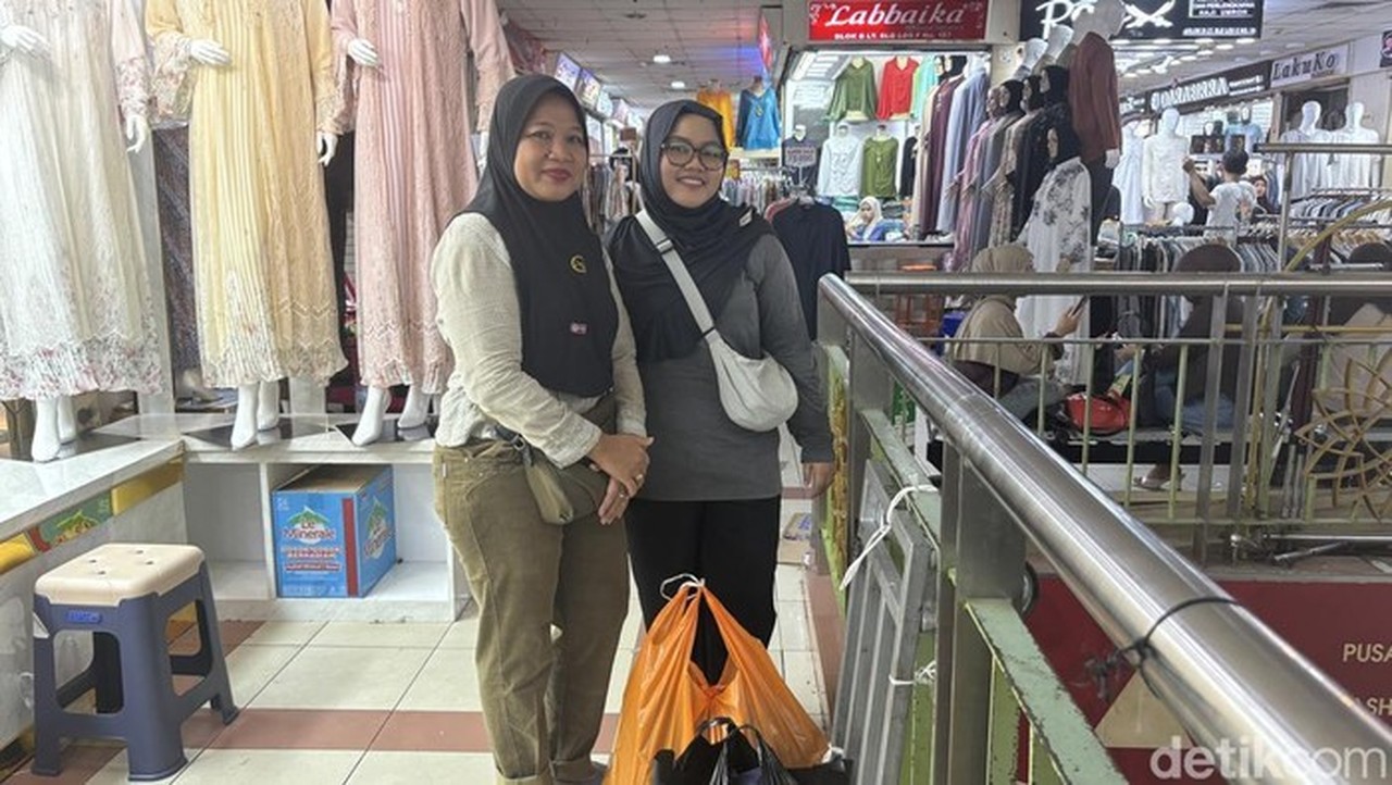 Cerita Tini Berburu Baju Lebaran di Tanah Abang Demi Harga Miring Jelang Idul Fitri
