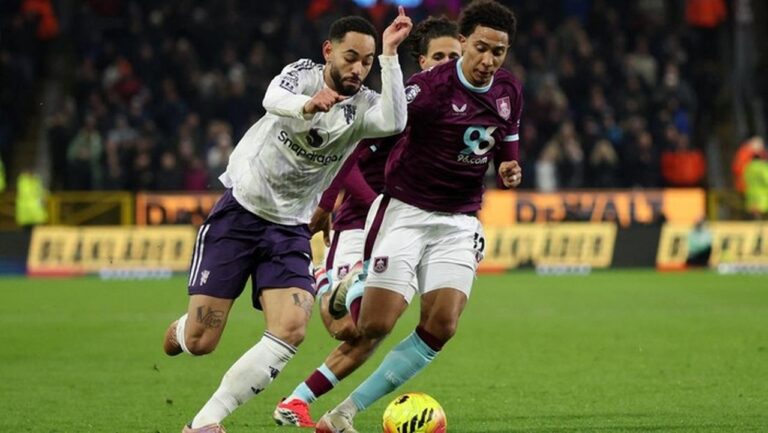 Babak Pertama Burnley vs Man Utd: Gol Bunuh Diri Heaven Bawa Tuan Rumah Unggul 1-0 Babak Pertama Burnley vs Man Utd: Gol Bunuh Diri Heaven Bawa Tuan Rumah Unggul 1-0