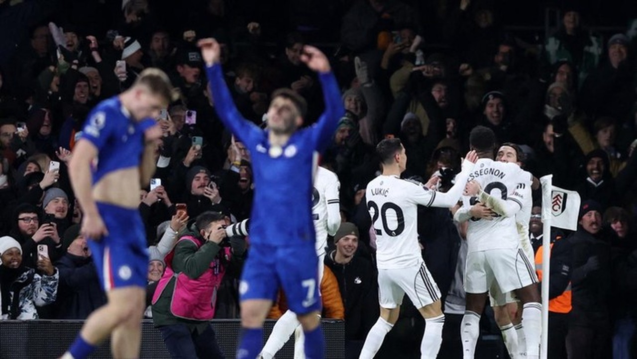 Chelsea Tumbang 1-2 di Kandang Fulham Akibat Kartu Merah Cucurella Chelsea Tumbang 1-2 di Kandang Fulham Akibat Kartu Merah Cucurella