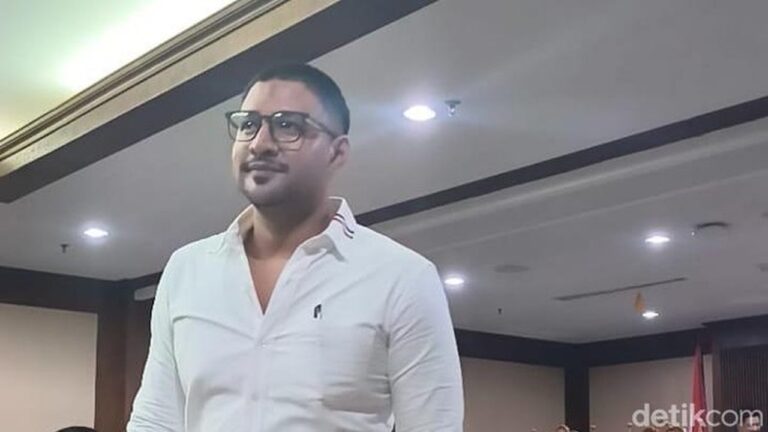 Ammar Zoni Optimistis Bebas Sebelum Beri Kesaksian dalam Sidang Narkoba Ammar Zoni Optimistis Bebas Sebelum Beri Kesaksian dalam Sidang Narkoba