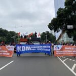 Ribuan Buruh Geruduk Istana Negara Tuntut Revisi UMP DKI Jakarta 2026