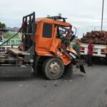 Truk Tronton Mundur di Flyover Ciputat, Pasutri Loncat Selamat dari Maut