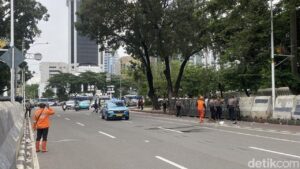 Massa Buruh Bubar, Jalan Medan Merdeka Selatan Jakarta Dibuka Kembali