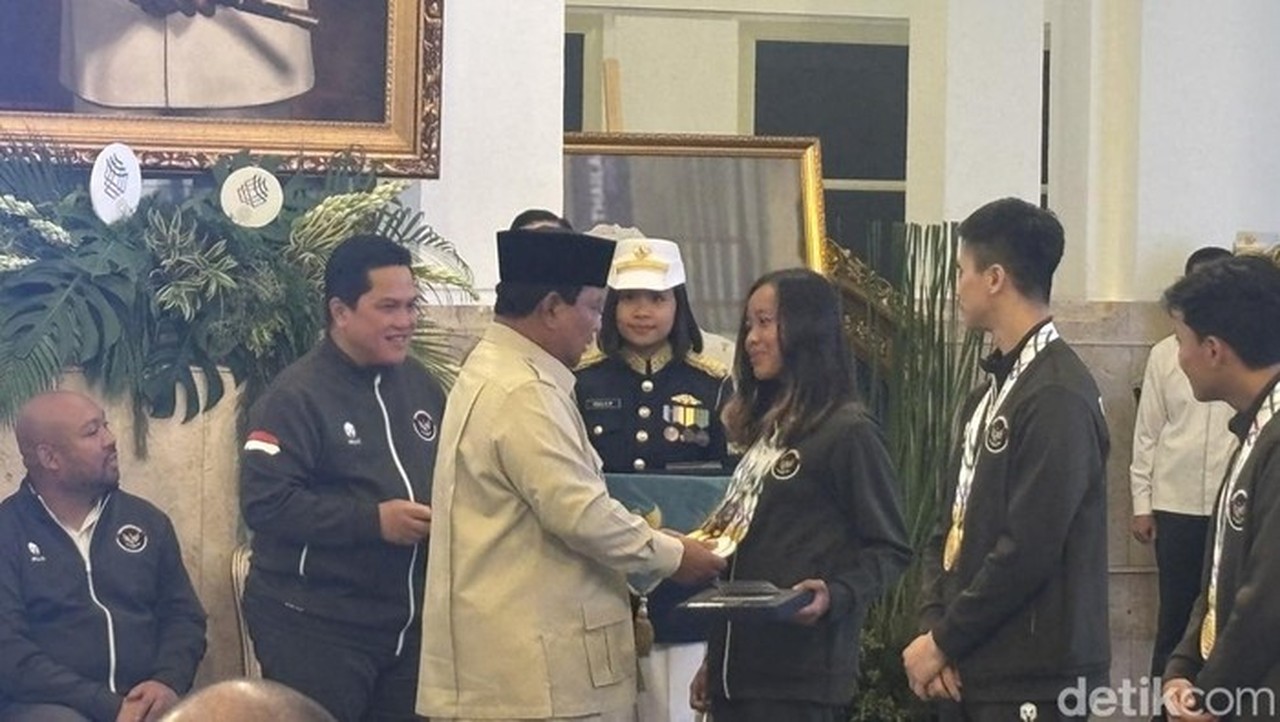 Prabowo Terkejut Lihat 5 Medali Emas Martina Ayu, Beri Bonus Rp 1 Miliar