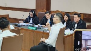 Ammar Zoni Dicecar Hakim Soal 2 HP di Rutan Salemba, Akui Satu Hasil Gadai Tahanan