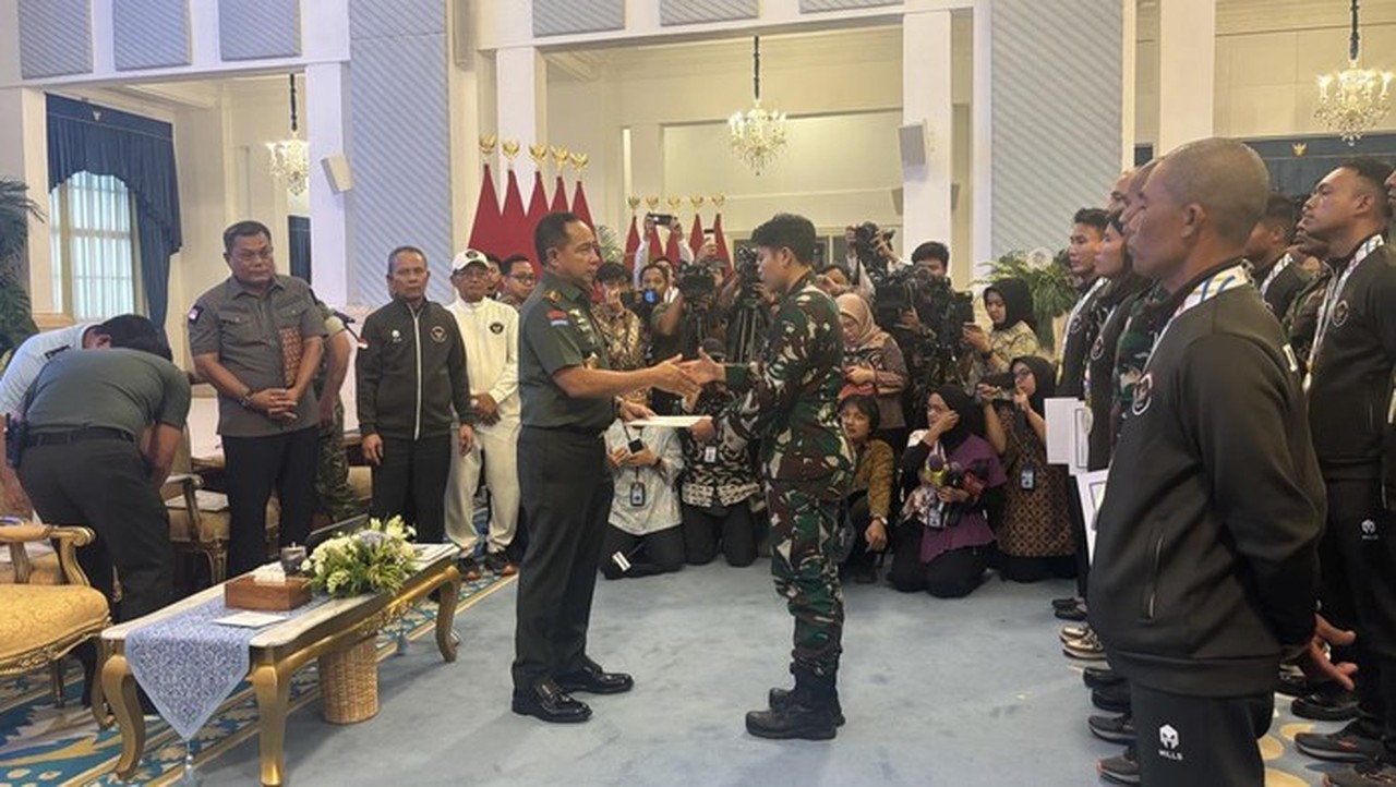 Panglima TNI Beri Kenaikan Pangkat Luar Biasa bagi Prajurit Peraih Medali SEA Games 2025